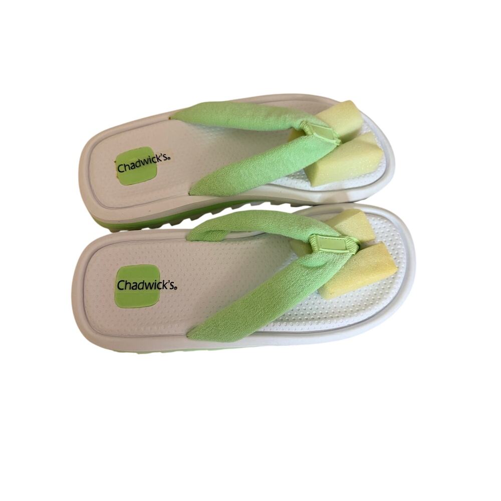 Chadwick’s VNTG light green terrycloth and white foam flip-flop sandals size 10